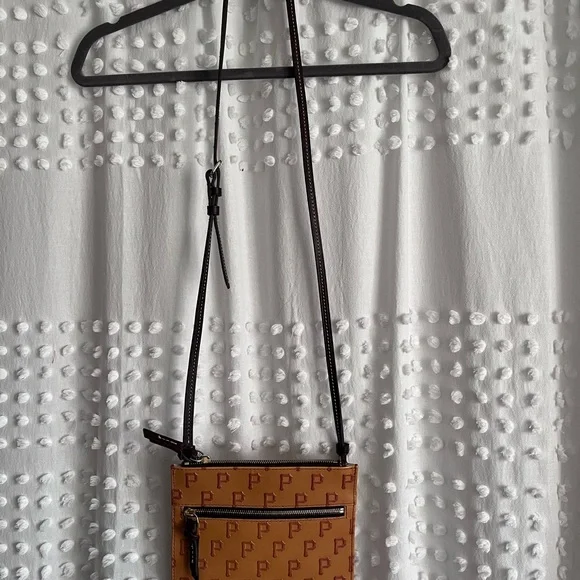 Dooney & Bourke Brown Embossed Crossbody Bag Pittsburgh Pirates Baseball MLB NWT - Picture 2 of 4